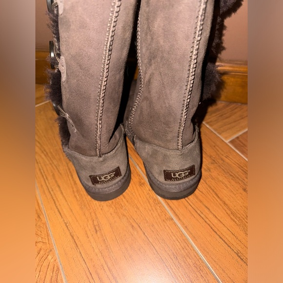 Ugg Winter Boots - Picture 2 of 7